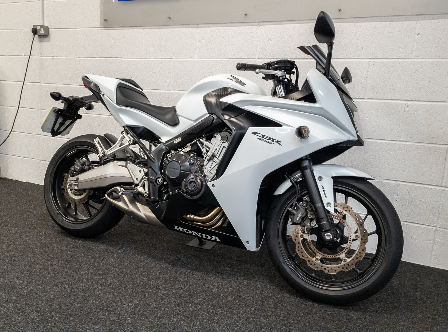 Honda CBR650F 2015 / 7K MILES / FSH / A2