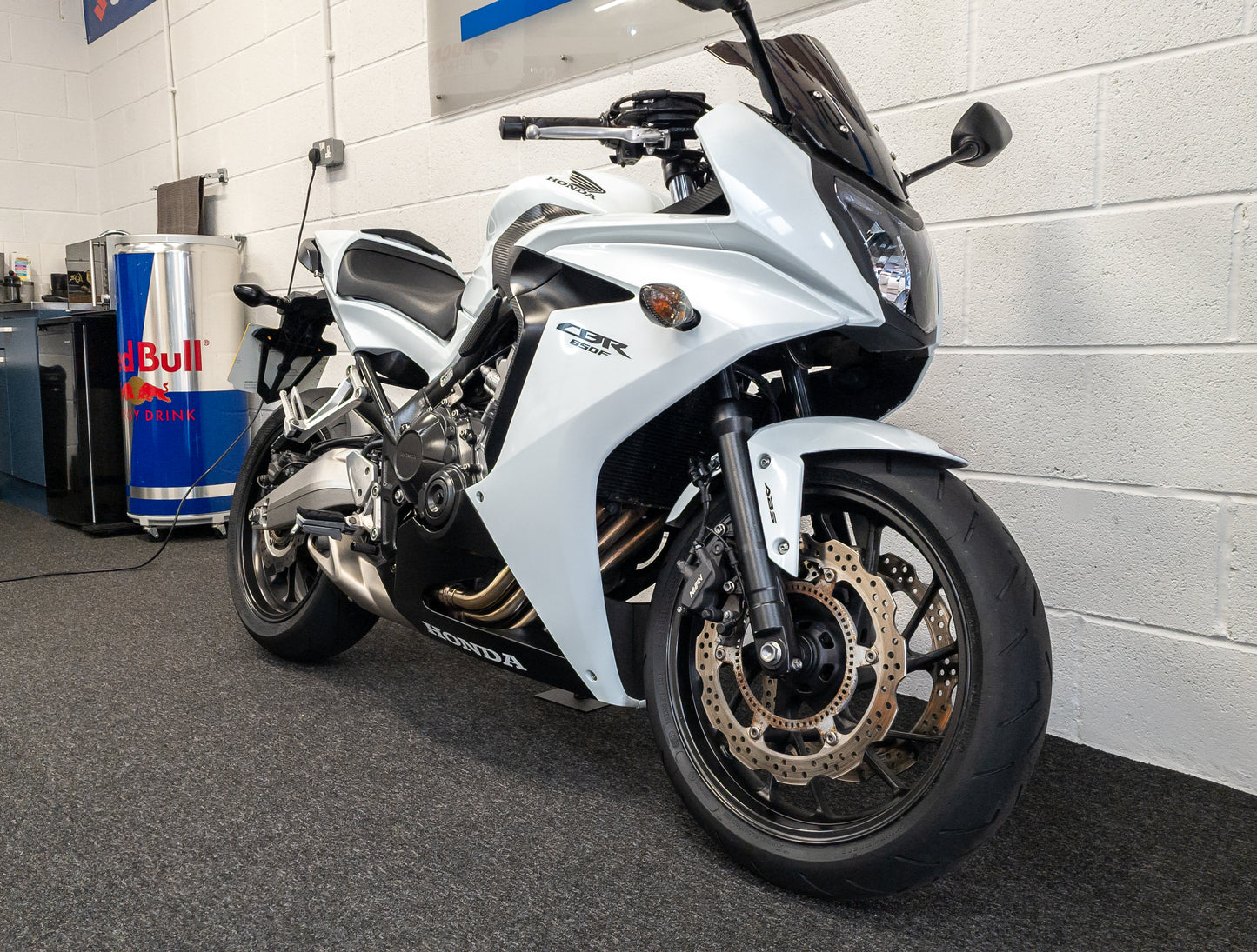Honda CBR650F 2015 / 7K MILES / FSH / A2