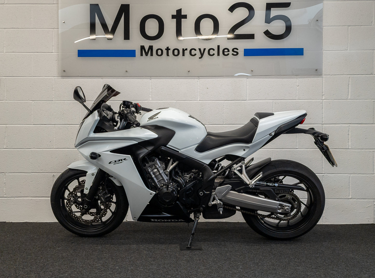 Honda CBR650F 2015 / 7K MILES / FSH / A2