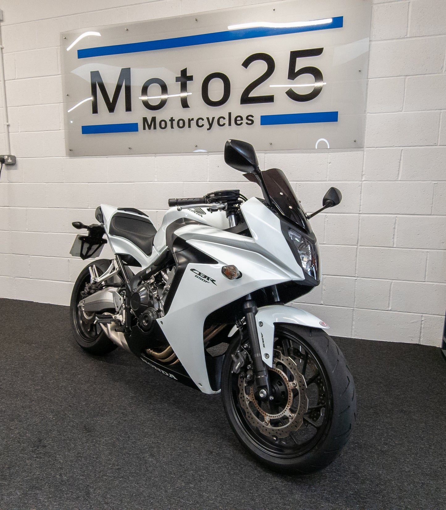 Honda CBR650F 2015 / 7K MILES / FSH / A2