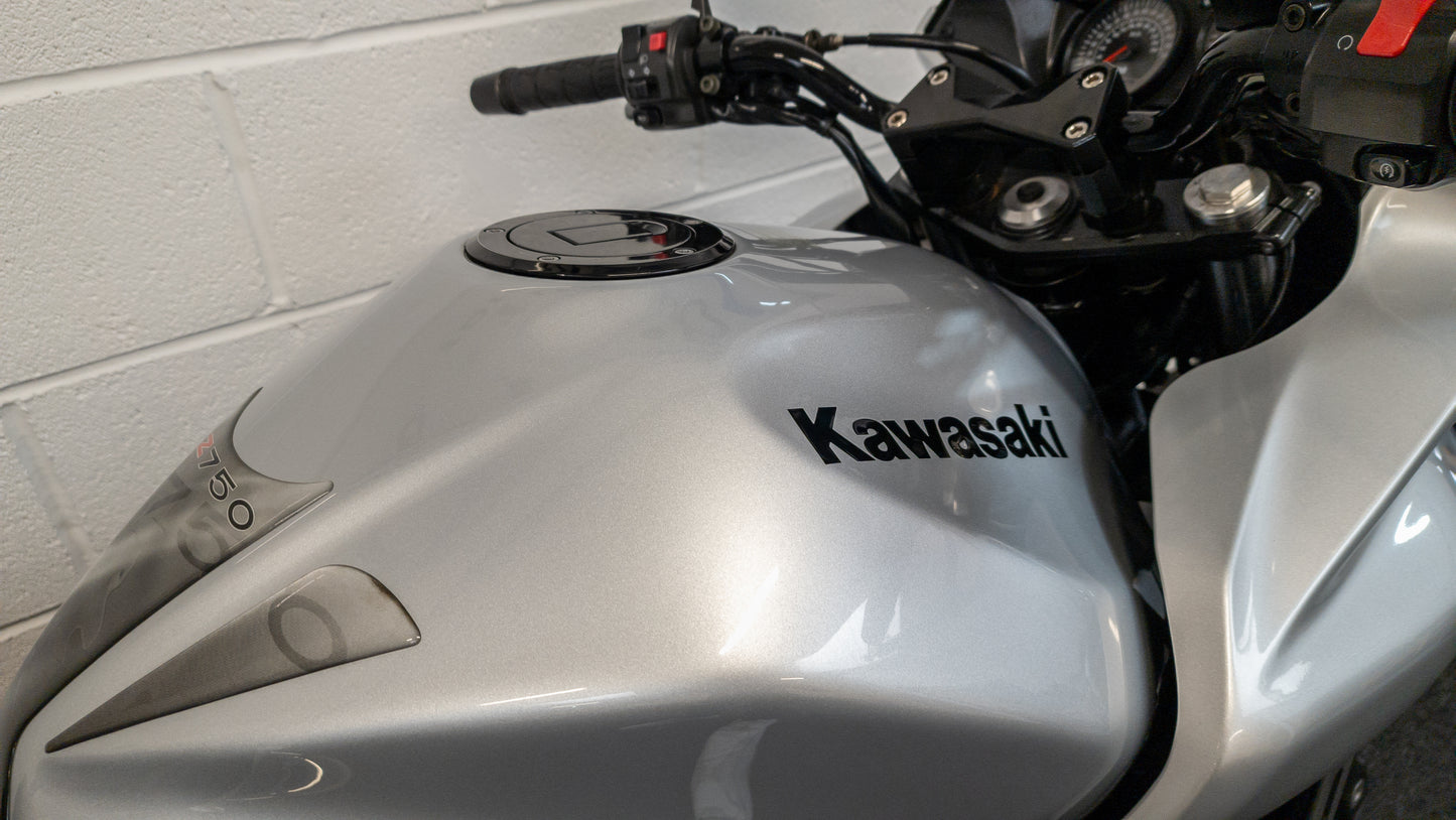 KAWASAKI Z750 S / 2006 / 19K MILES / DELKEVIC / 2 KEYS