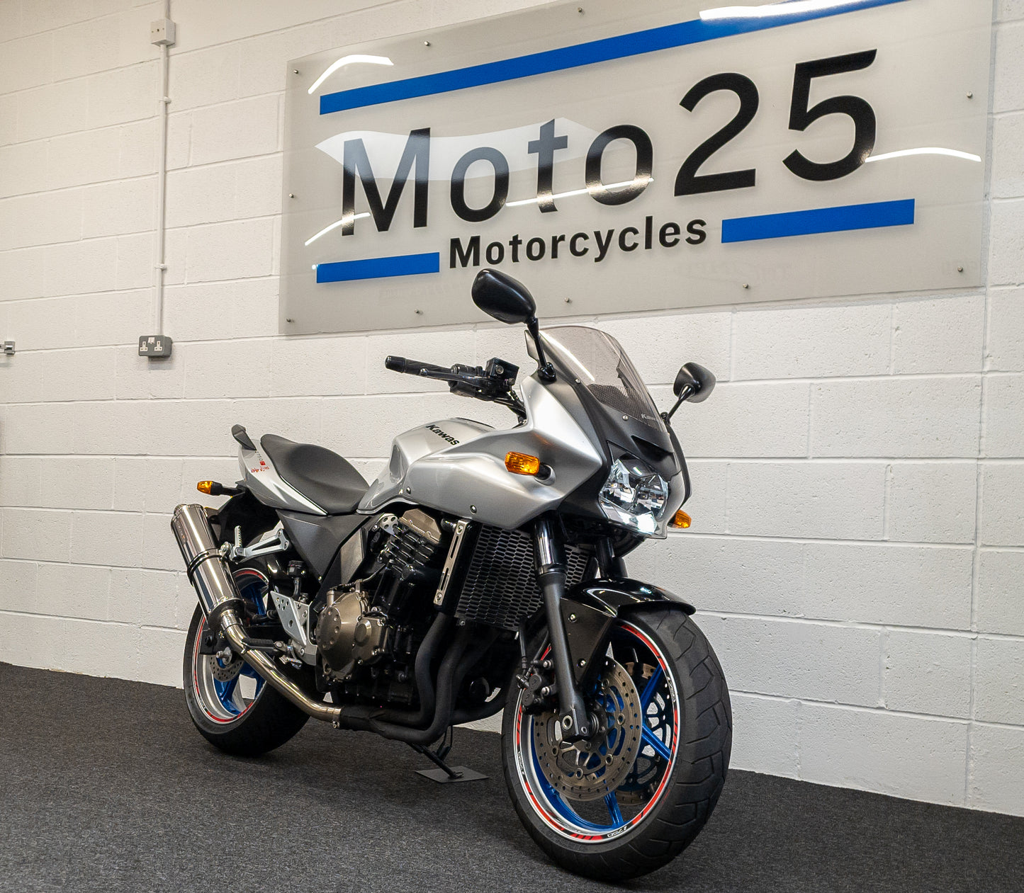KAWASAKI Z750 S / 2006 / 19K MILES / DELKEVIC / 2 KEYS