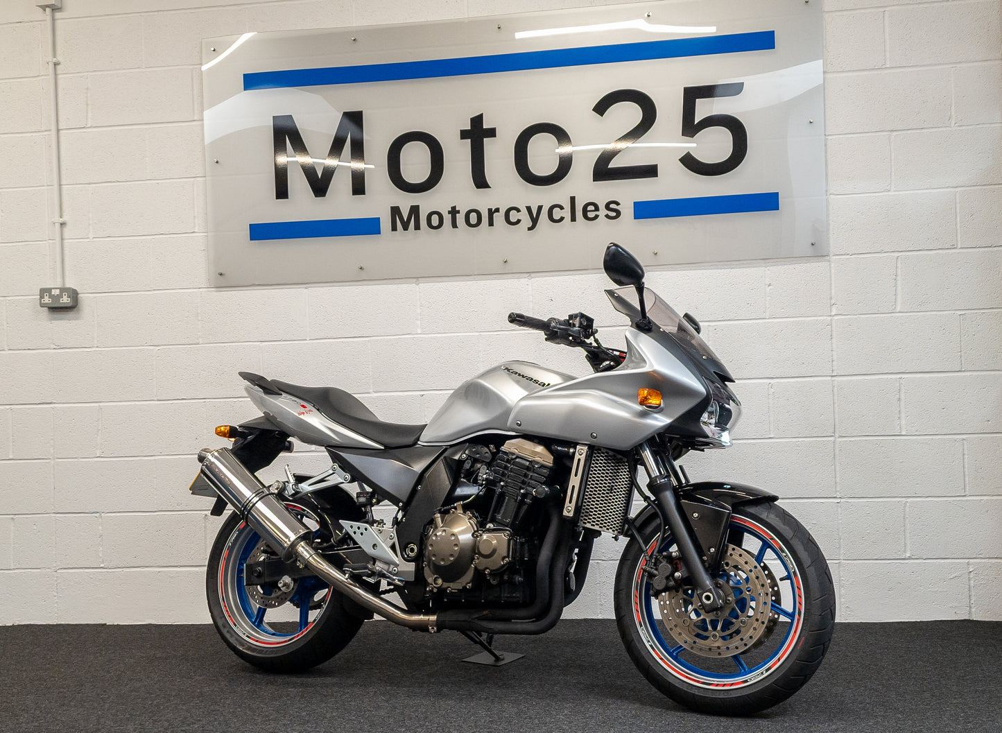KAWASAKI Z750 S / 2006 / 19K MILES / DELKEVIC / 2 KEYS