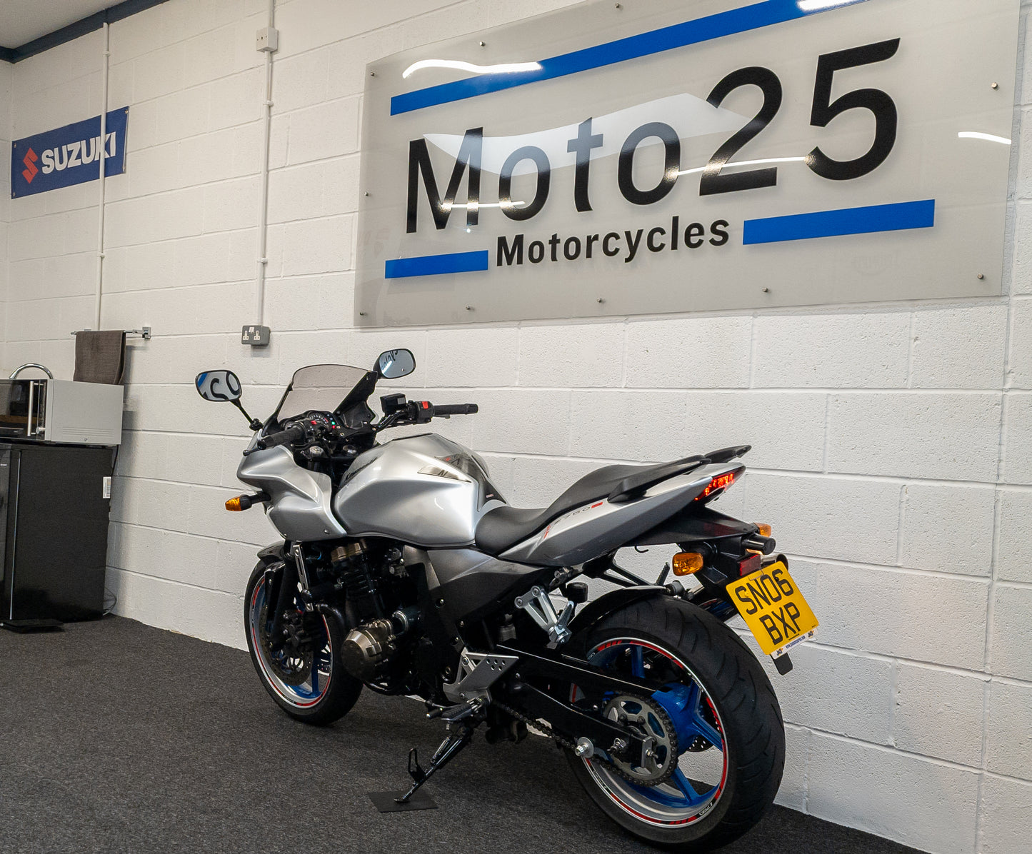 KAWASAKI Z750 S / 2006 / 19K MILES / DELKEVIC / 2 KEYS
