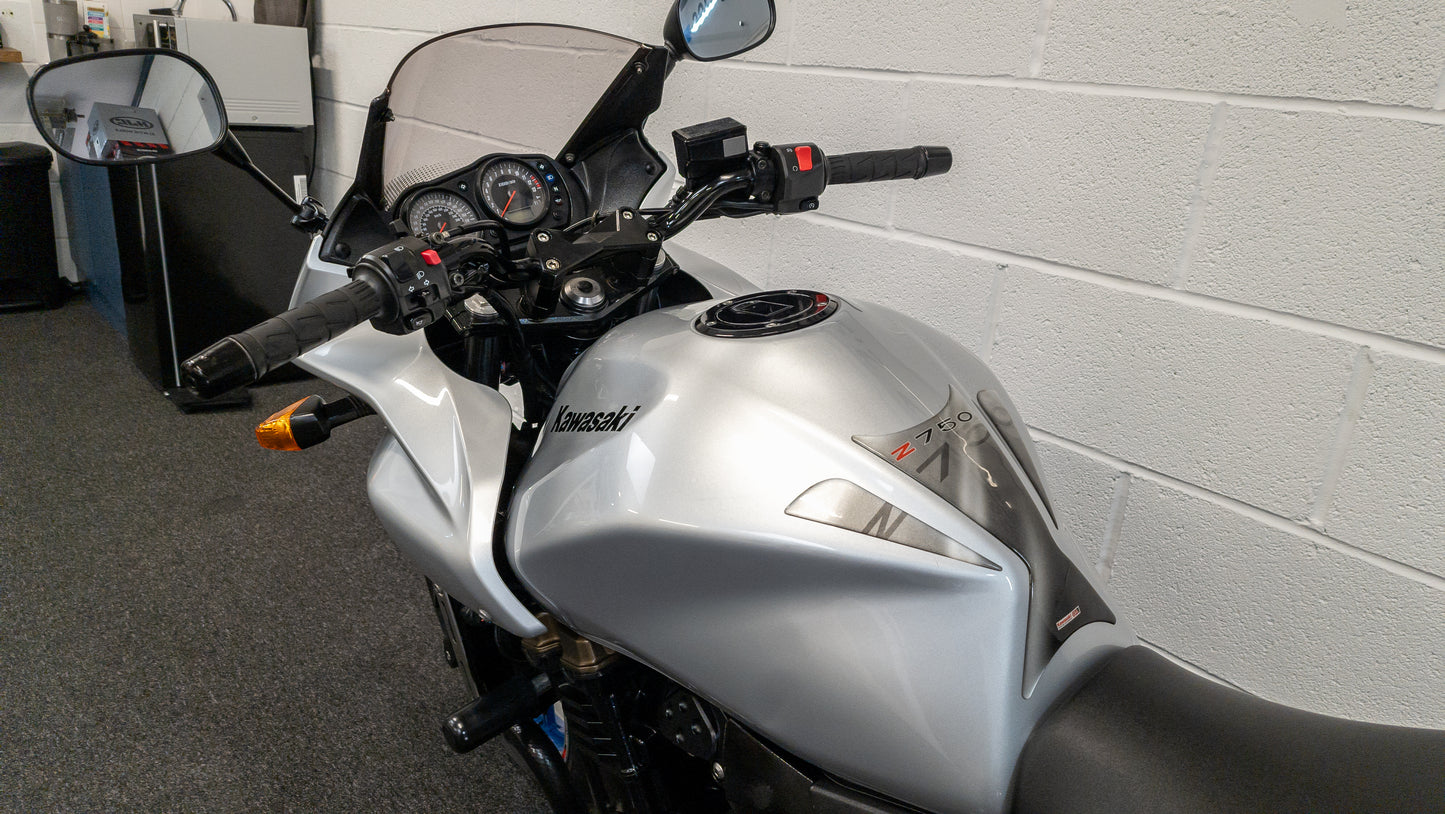 KAWASAKI Z750 S / 2006 / 19K MILES / DELKEVIC / 2 KEYS